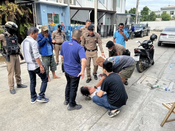 งานป้องกันปราบปราม รับแจ้งเหตุชายเมายาเสพติดคุ้มคลั่ง มีอาวุธ อยู่ในบ้าน
